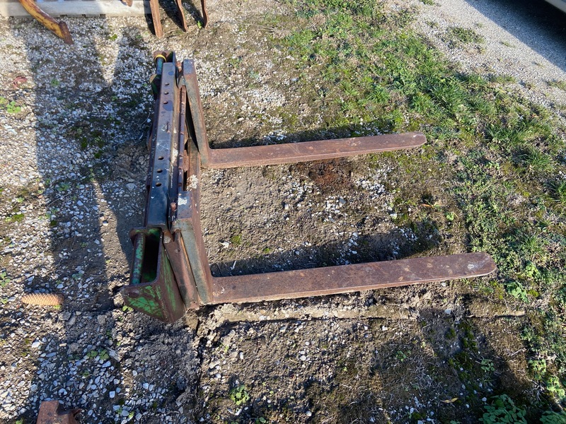 Attachments  John Deere Pallet Forks Photo